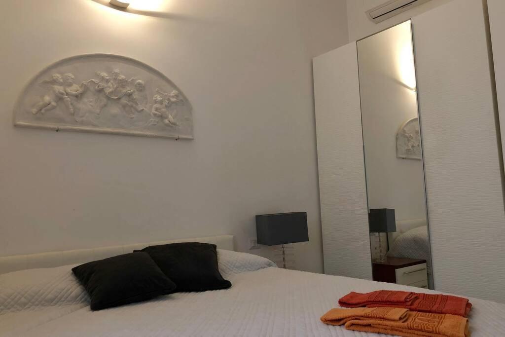 Casa Alberto da Giussano, elegante bilocale in centro con balcone sul parco Milano Esterno foto