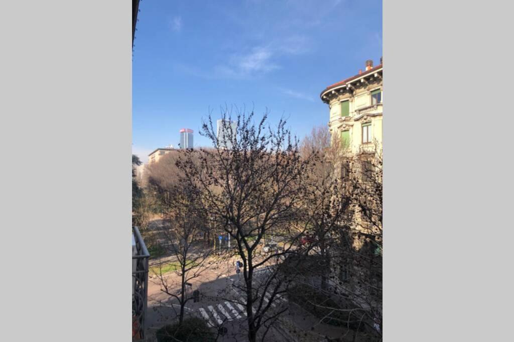 Casa Alberto da Giussano, elegante bilocale in centro con balcone sul parco Milano Esterno foto