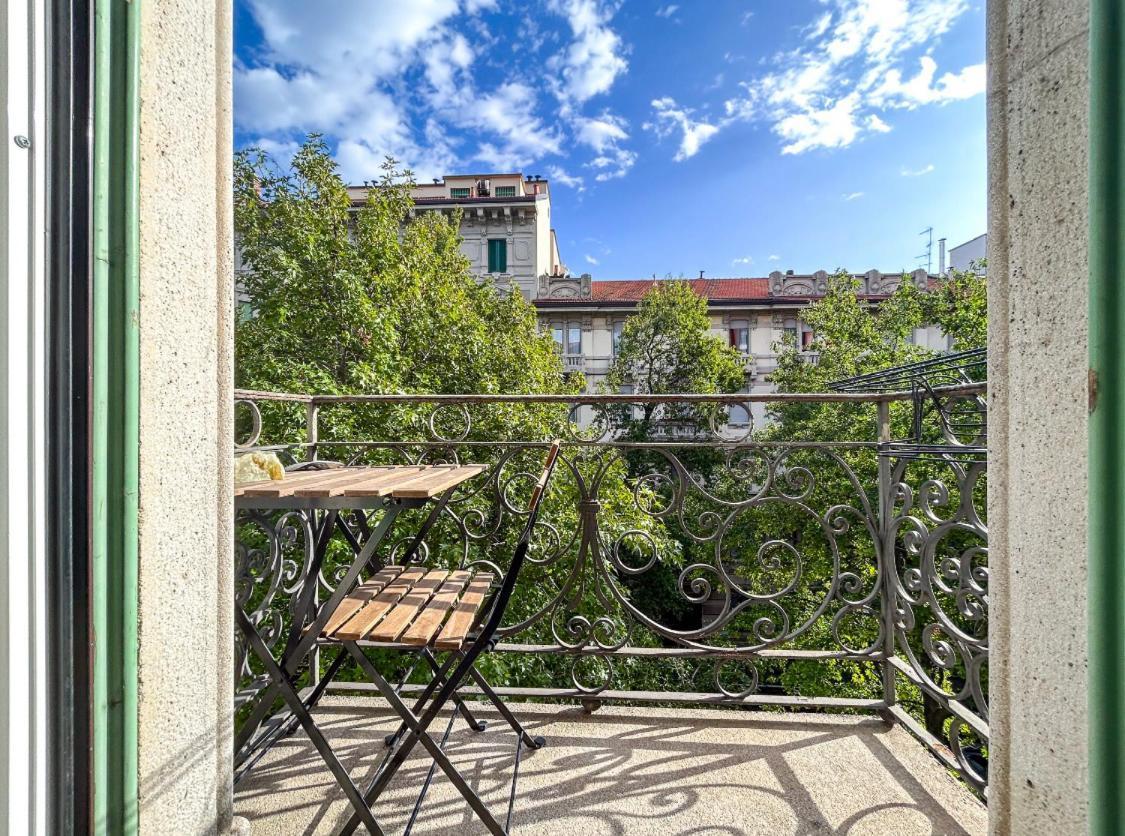 Casa Alberto da Giussano, elegante bilocale in centro con balcone sul parco Milano Esterno foto