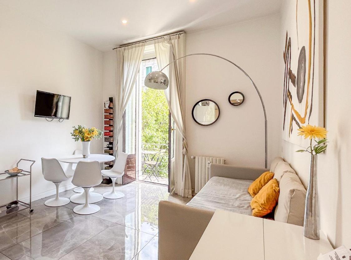 Casa Alberto da Giussano, elegante bilocale in centro con balcone sul parco Milano Esterno foto
